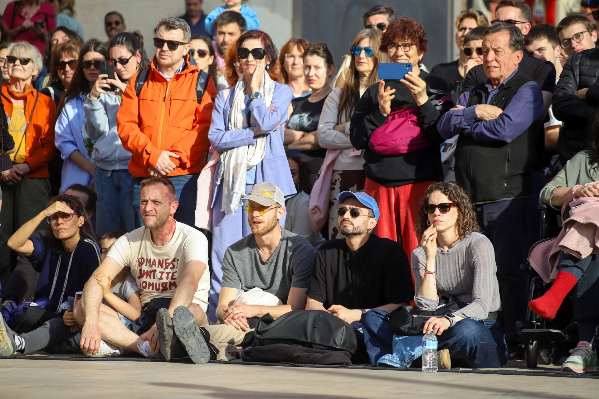 Inauguración de Dansa Valencia con el espectáculo &#039;Transeúnte&#039;, en la plaza del Mercado