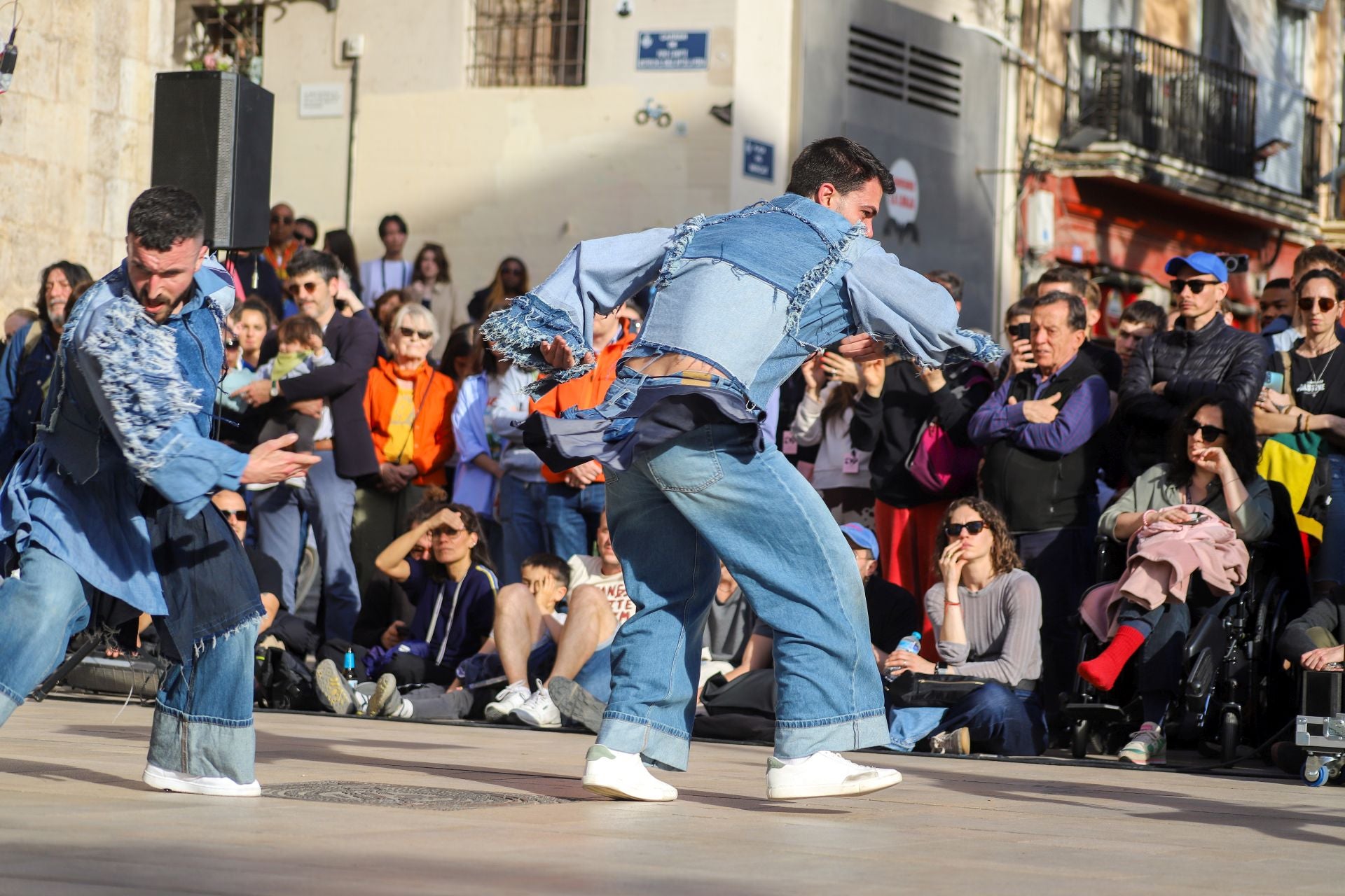Inauguración de Dansa Valencia con el espectáculo &#039;Transeúnte&#039;, en la plaza del Mercado