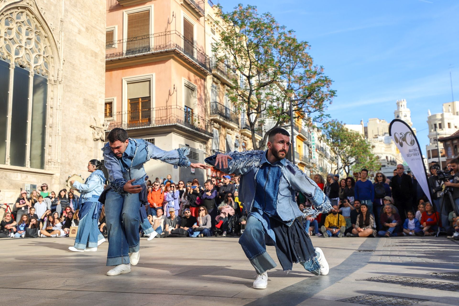 Inauguración de Dansa Valencia con el espectáculo &#039;Transeúnte&#039;, en la plaza del Mercado