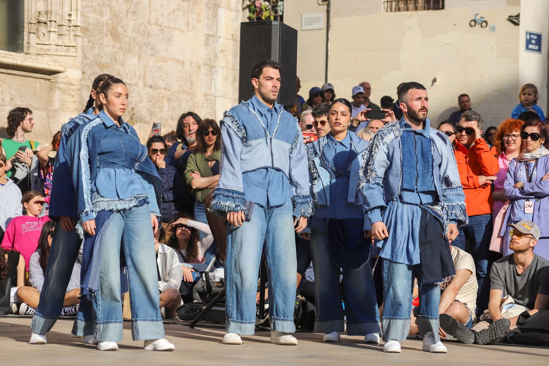 Inauguración de Dansa Valencia con el espectáculo &#039;Transeúnte&#039;, en la plaza del Mercado