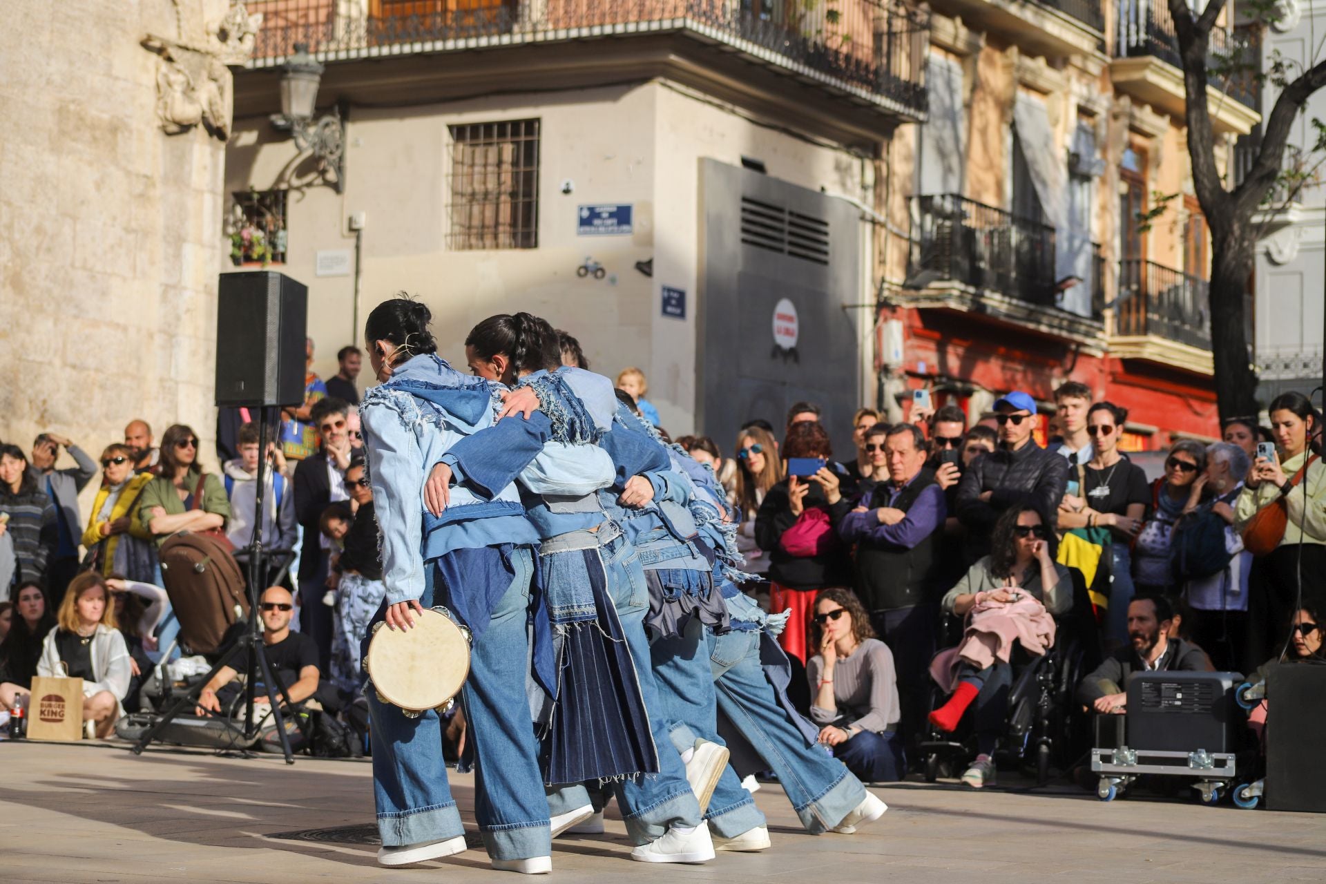 Inauguración de Dansa Valencia con el espectáculo &#039;Transeúnte&#039;, en la plaza del Mercado