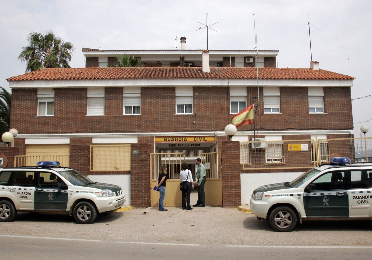 El cuartel de la Guardia Civil de Llombai.