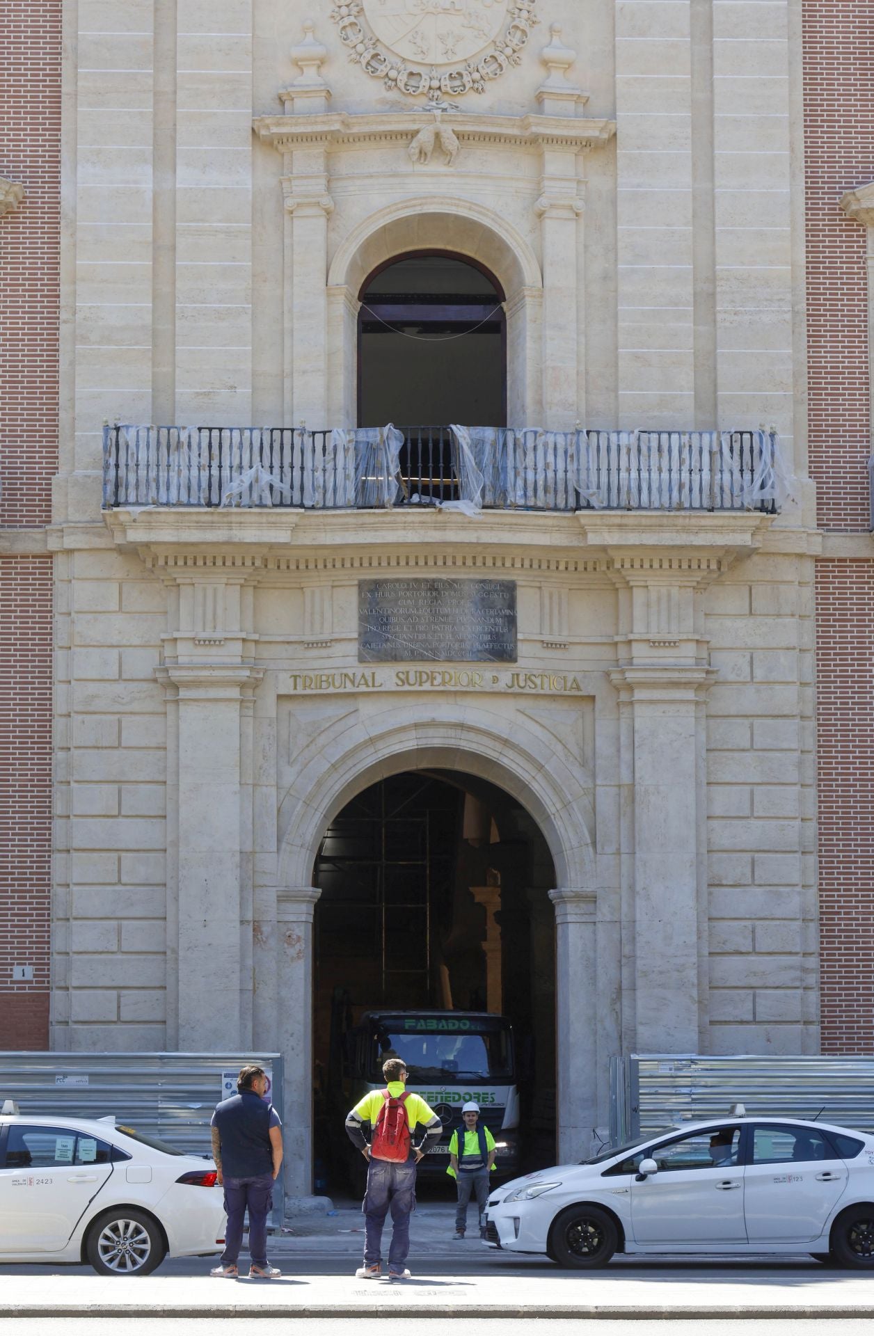 El exterior del Palacio de Justicia de Valencia ya luce espléndido
