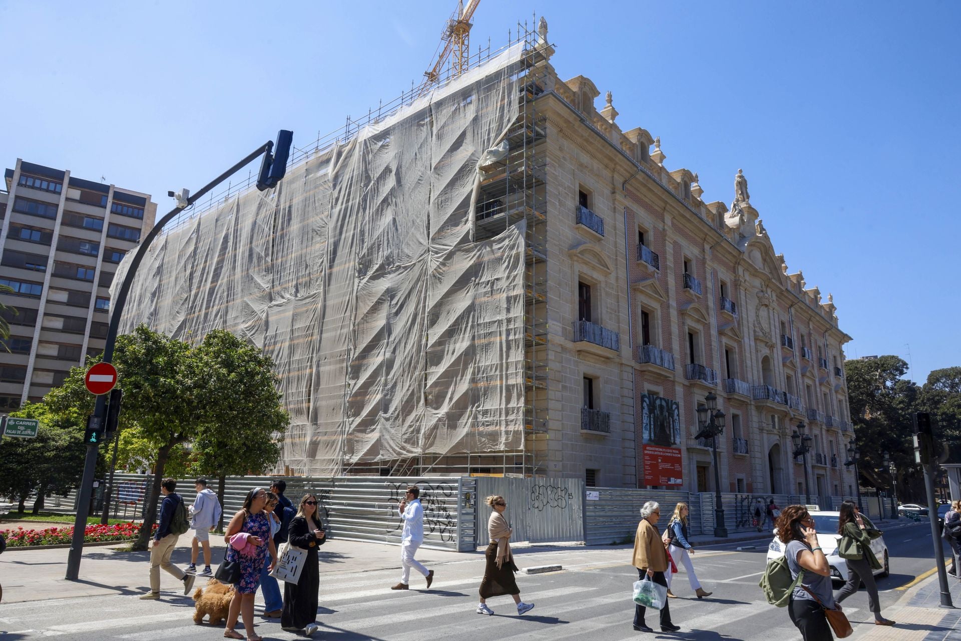 El exterior del Palacio de Justicia de Valencia ya luce espléndido
