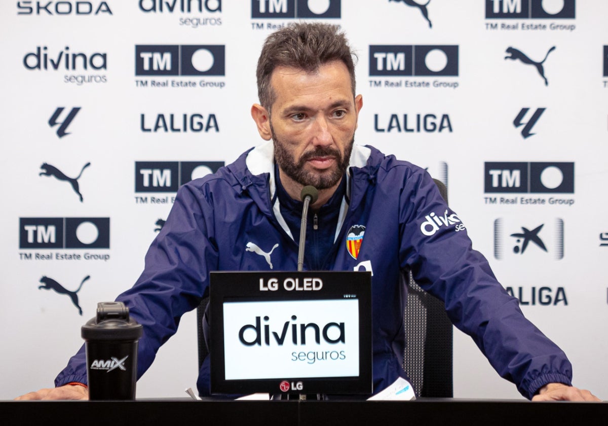 Carlos Corberán, en rueda de prensa.