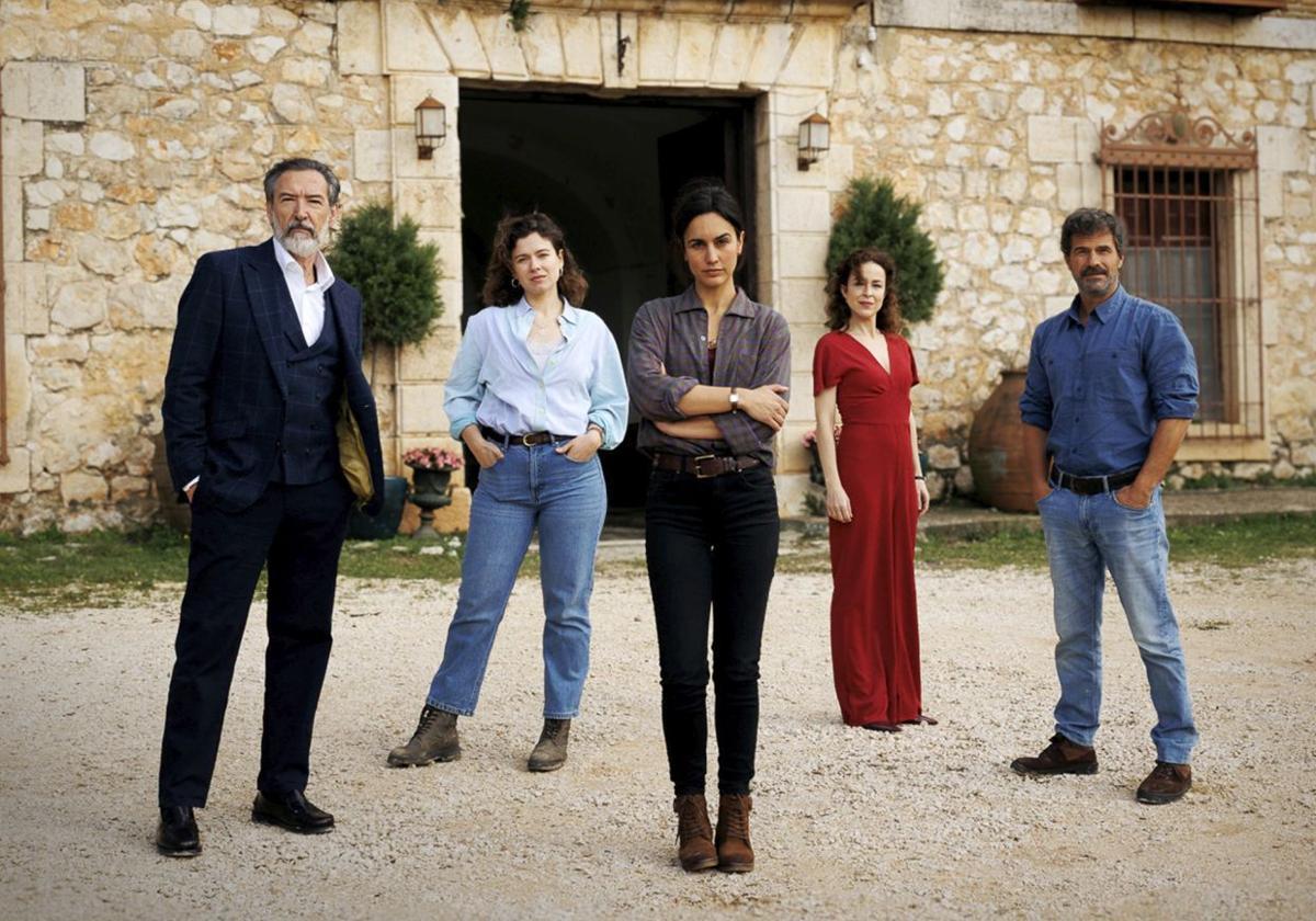 Los actores protagonistas de 'Entre Tierras'.