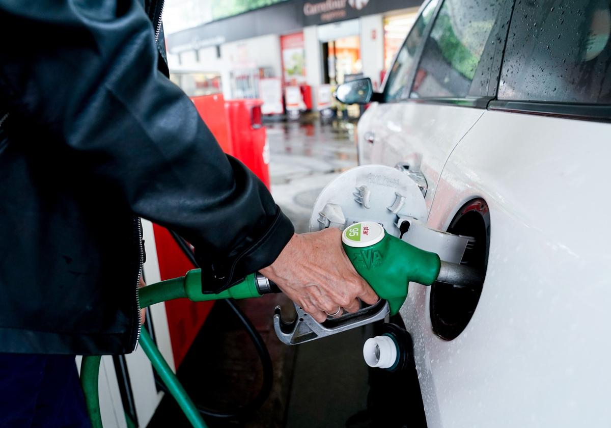 El precio de la gasolina llega a Semana Santa estable.
