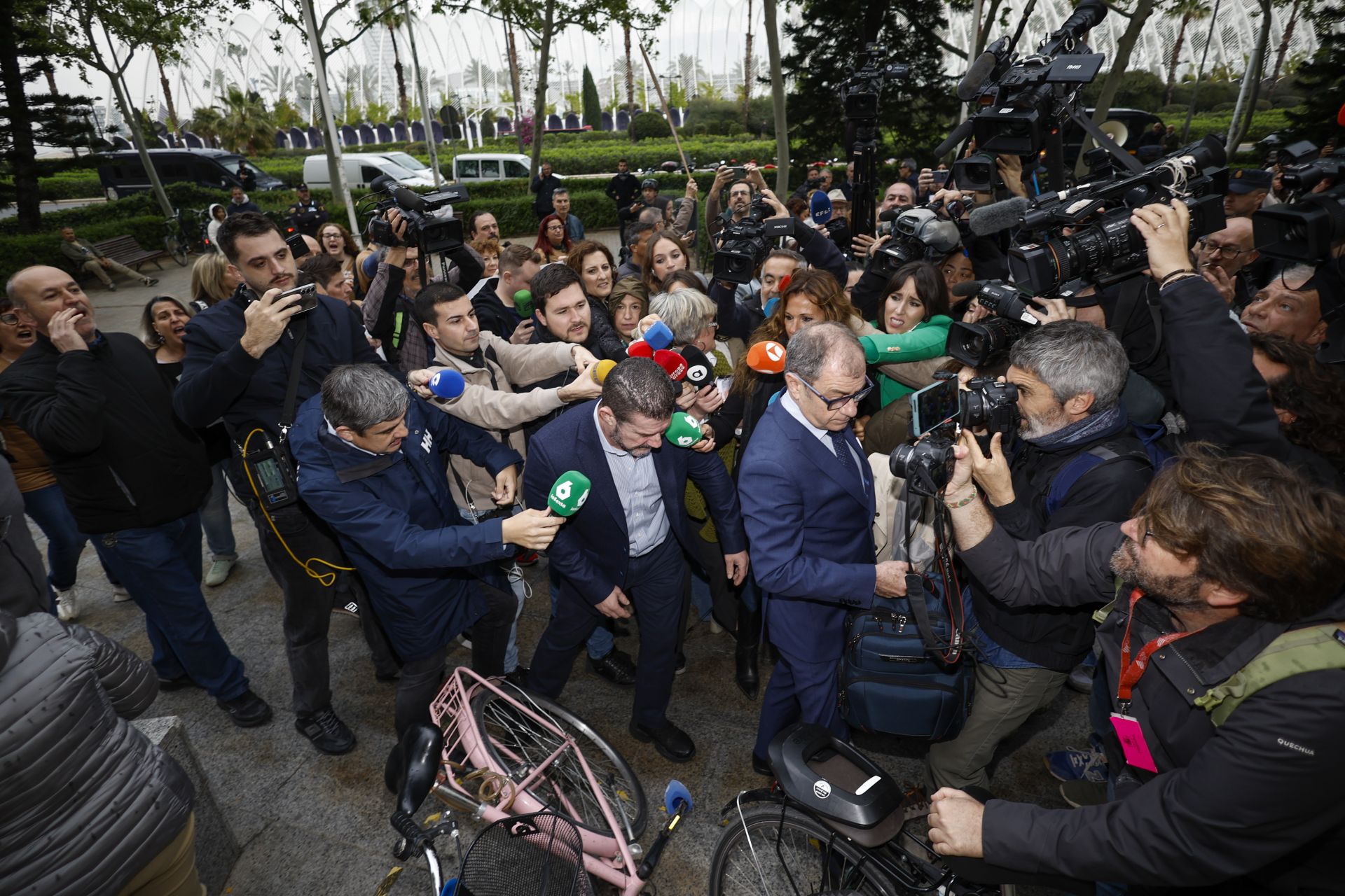 El exsecretario autonómico de Emergencias, Emilio Argüeso, llega a los juzgados de València