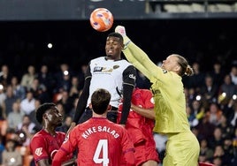 FOTOS | El Valencia tumba a su bestia negra