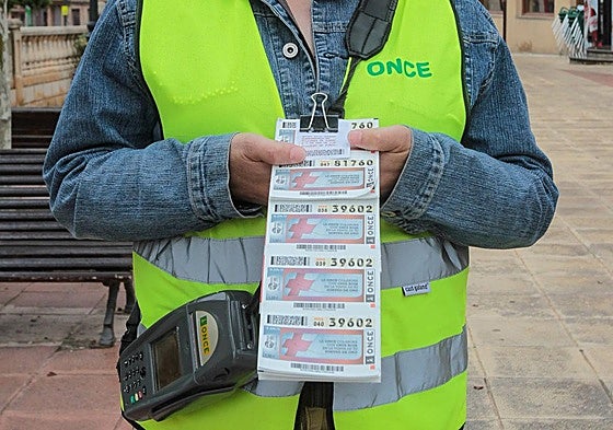 Ua vendedora de la ONCE en una imagen de archivo.