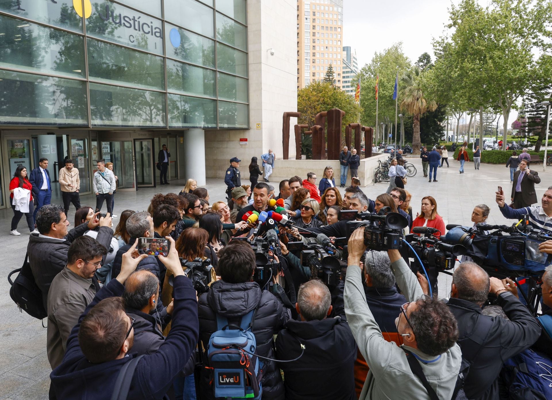 Vicente Mompó acude al juzgado a testificar por la dana