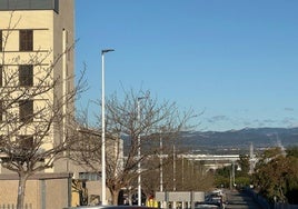 Iluminación junto al hospital.