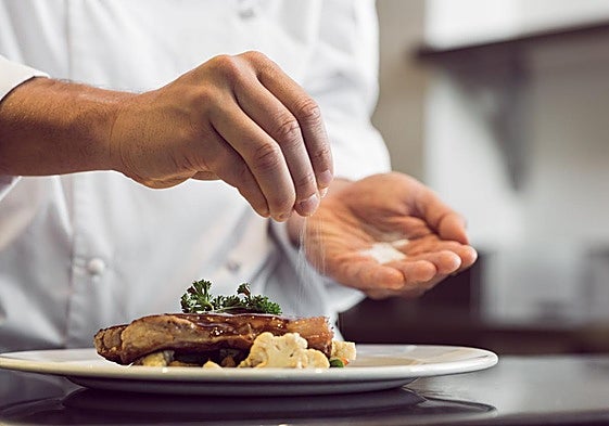 Hay costumbres a la hora de comer que afectan tanto a tu peso como a tu salud.