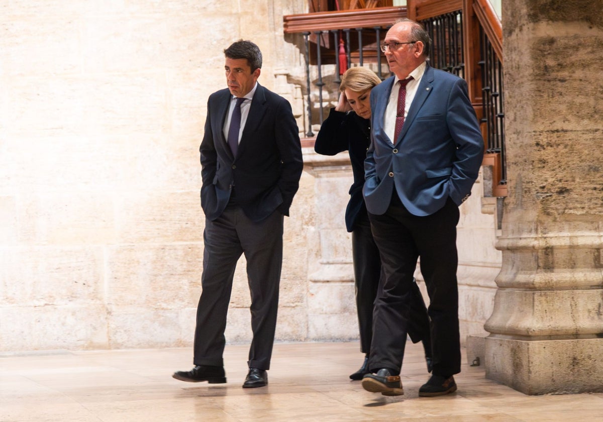 Mazón, Susana Camarero y Joaquín Amills, tras la reunión de marzo.