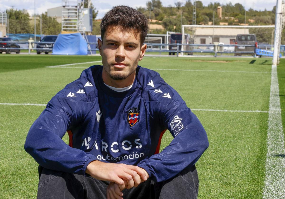 Cabello: «Mi padre me decía que no quería que pegara un pelotazo. Entonces yo salía siempre con el balón jugado»