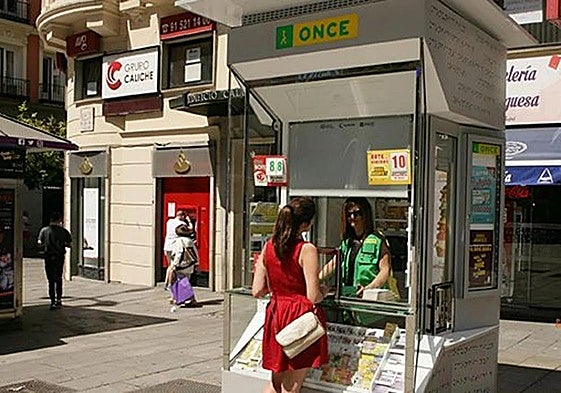 Quiosco de venta de cupones de la ONCE, en una imagen de archivo.