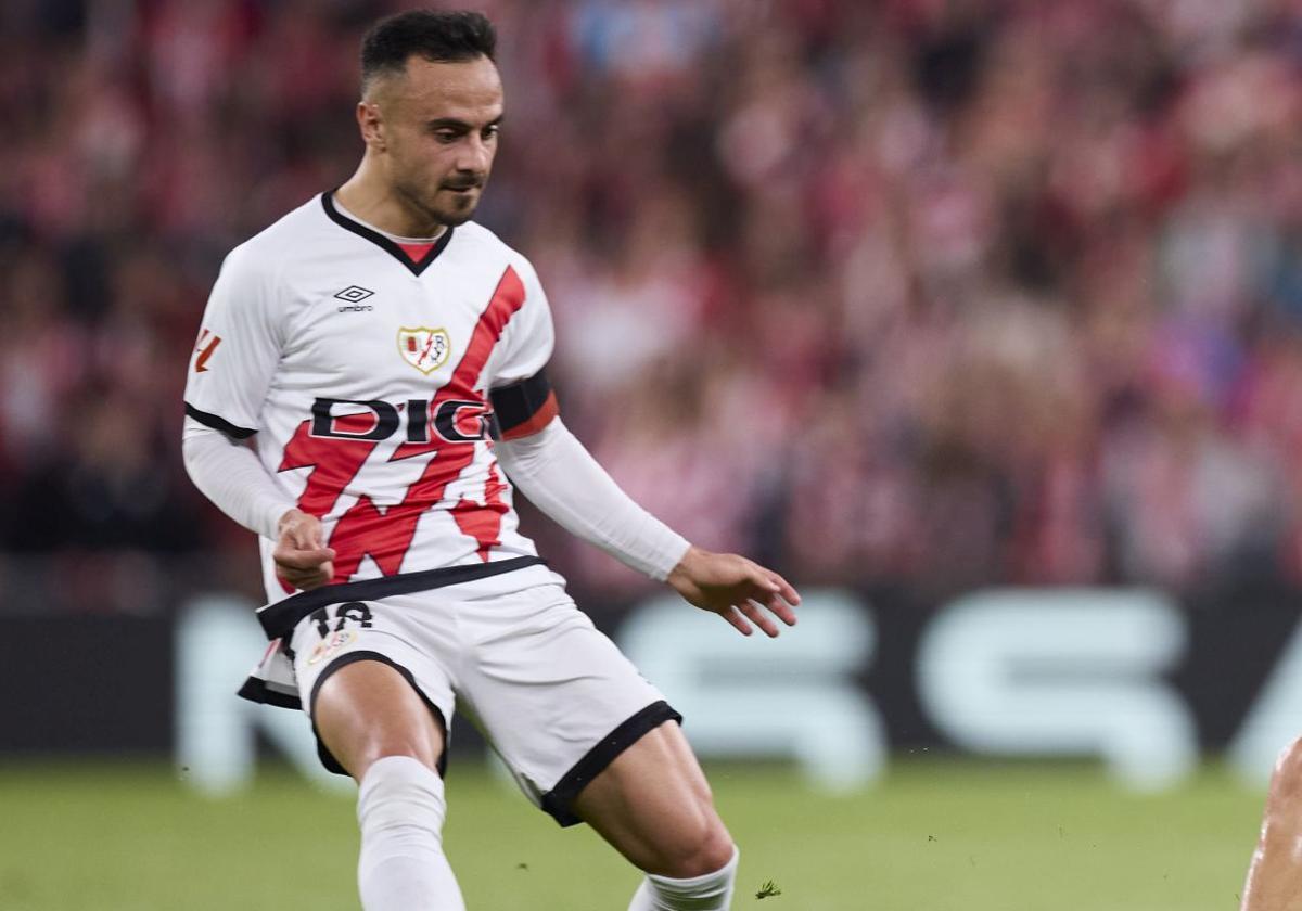 El jugador del Rayo Vallecano que estuvo cerca de fichar por el Valencia: «Ha habido contactos»