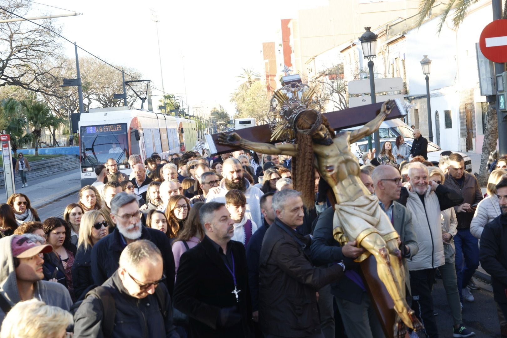 Las fotos del encuentro de los Cristos junto a la playa de Valencia