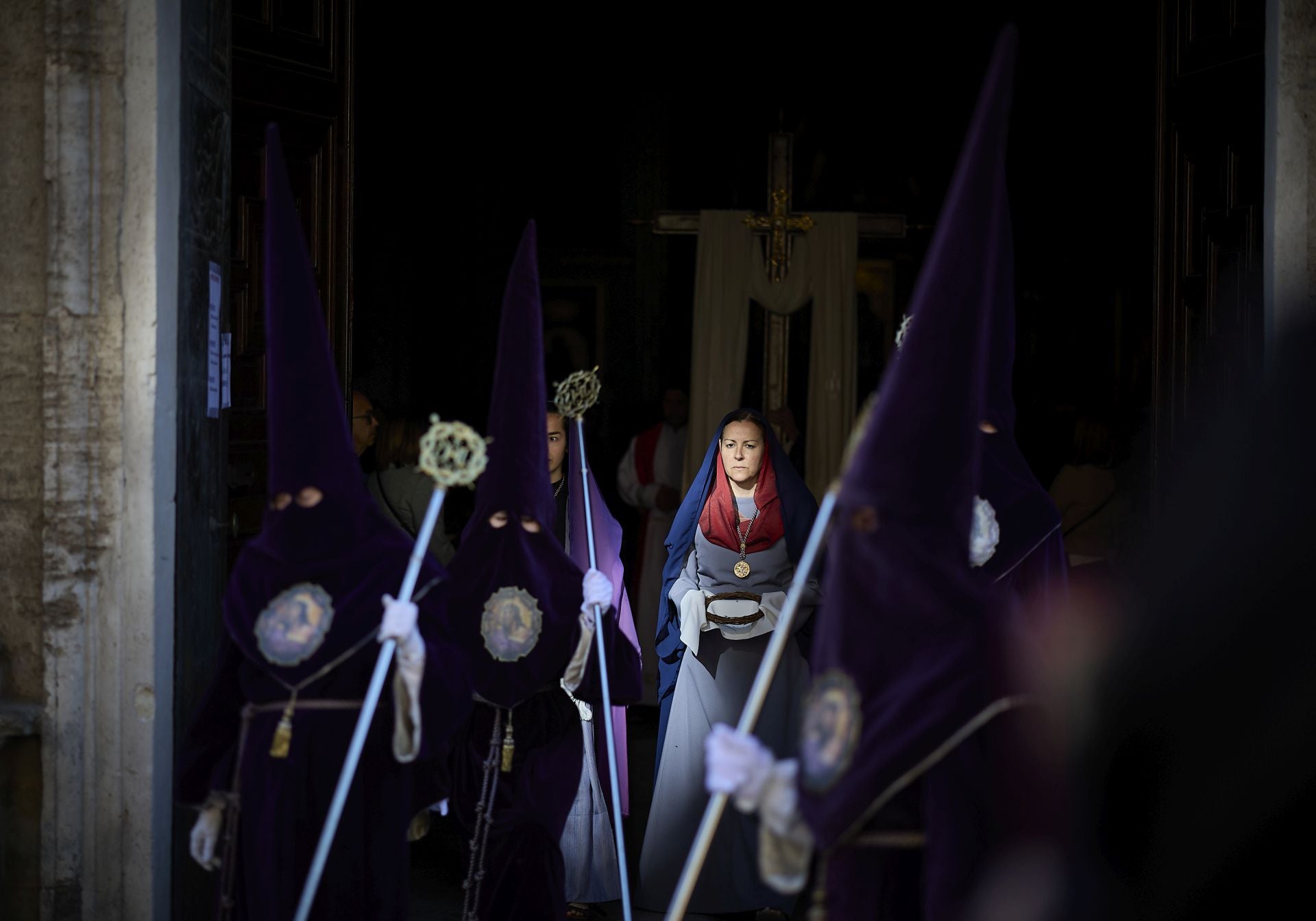 FOTOS | La figura del Cristo Yacente recorre las calles del Marítimo de Valencia