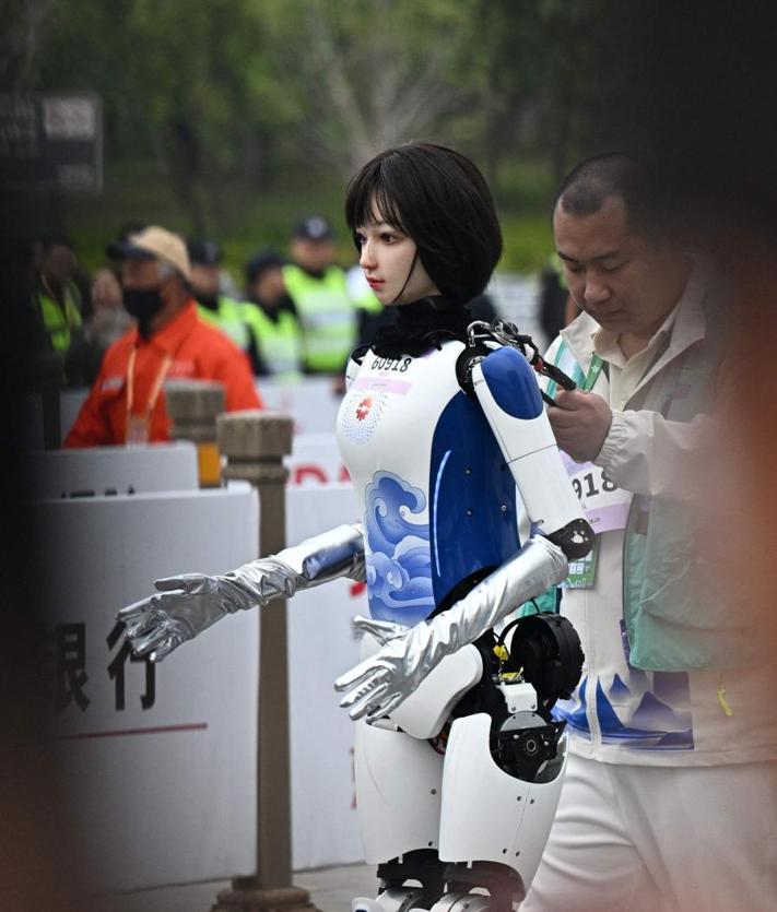 Imagen secundaria 2 - Robots participantes.