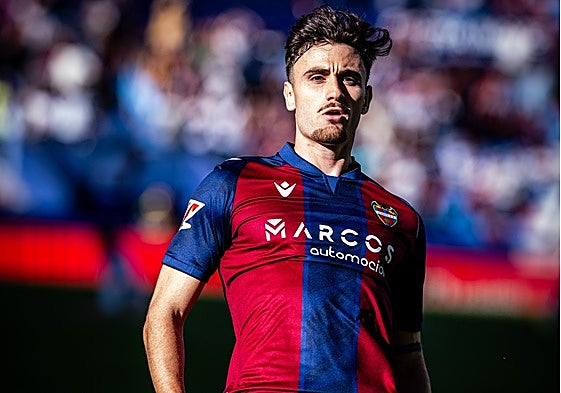 Álex Forés, celebrando su gol ante el Zaragoza.