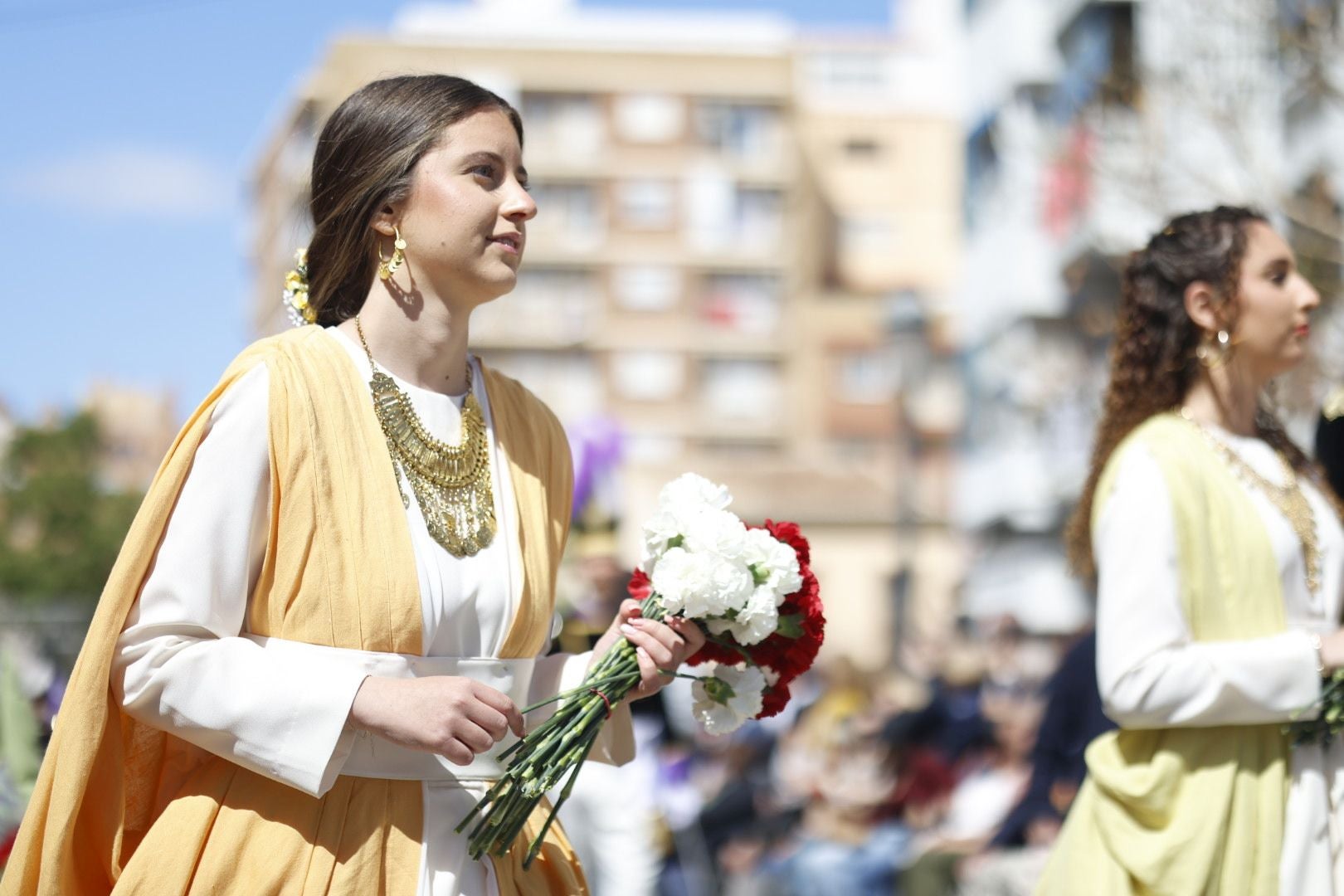 El desfile de Resurrección pinta de color y fiesta el Cabanyal