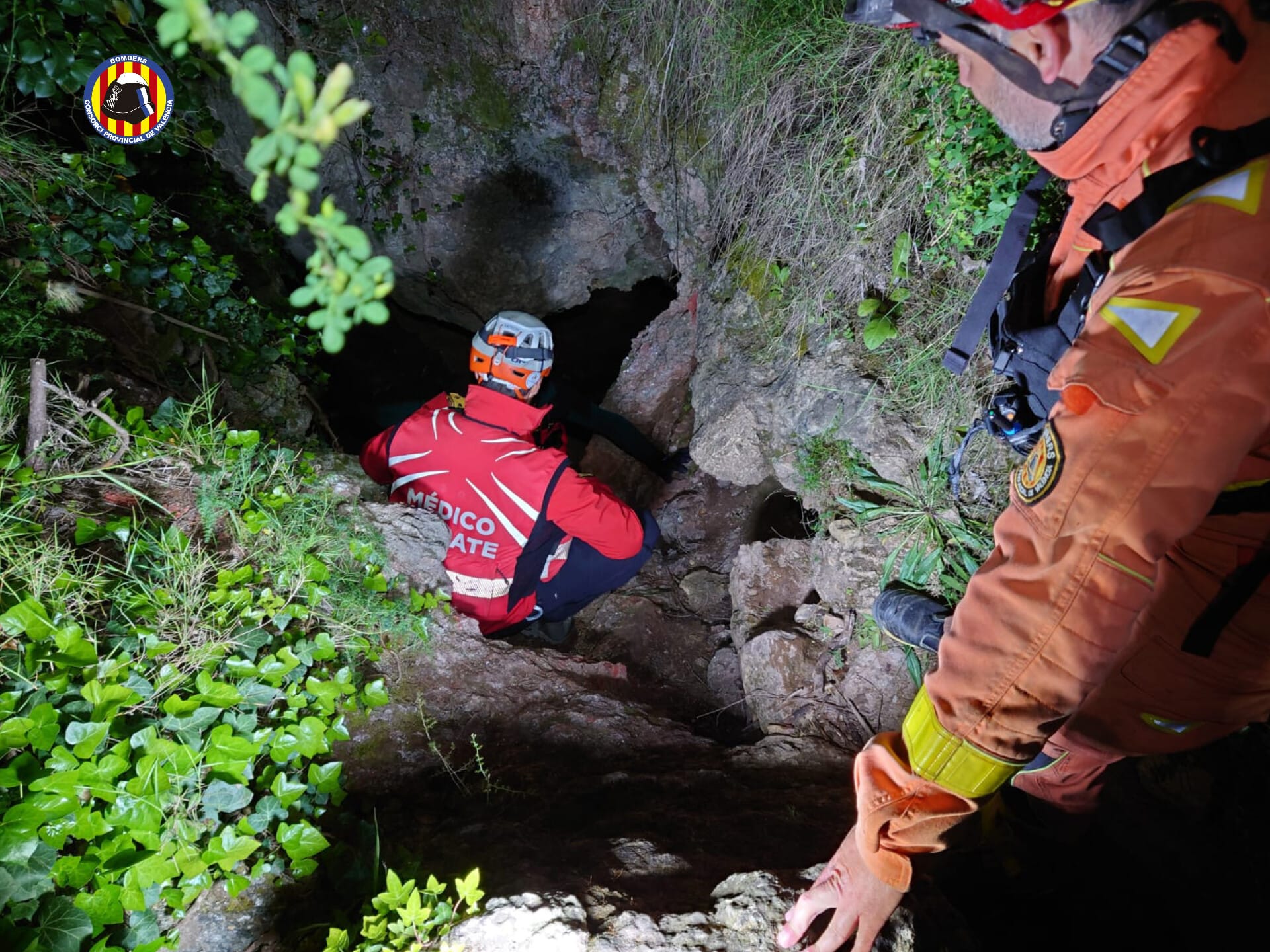 Fotos de la operación de rescate de cuatro espeleólogos en Vallada