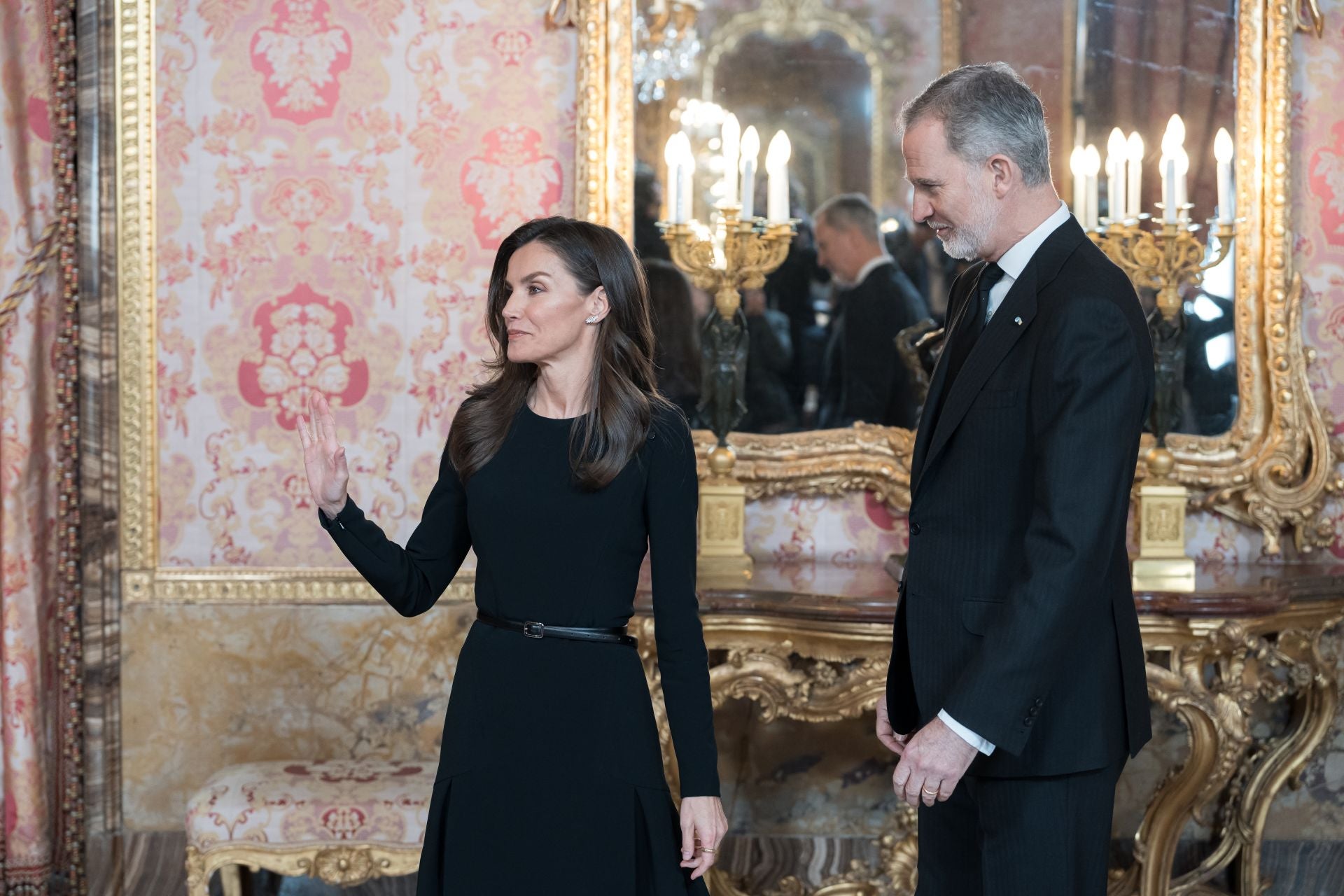 Letizia, de luto riguroso por la muerte del Papa en el almuerzo por el Premio &#039;Miguel de Cervantes&#039;