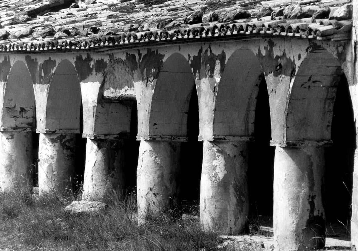 Imagen principal - Diferentes ejemplos de arquitectura porticada. 