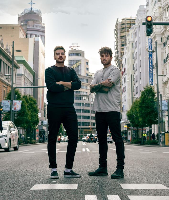Imagen secundaria 2 - Arriba, los socios de Hundred, Álex González y Ezequiel Maldjian. A la izquierda, los socios de Pizza Combat, una de las últimas iniciativas gastronómicas que siguen la estela de The Champions Burguer. Abajo, los hermanos Carlos y Mario Gelabert, de The Fitzgerald Burger.