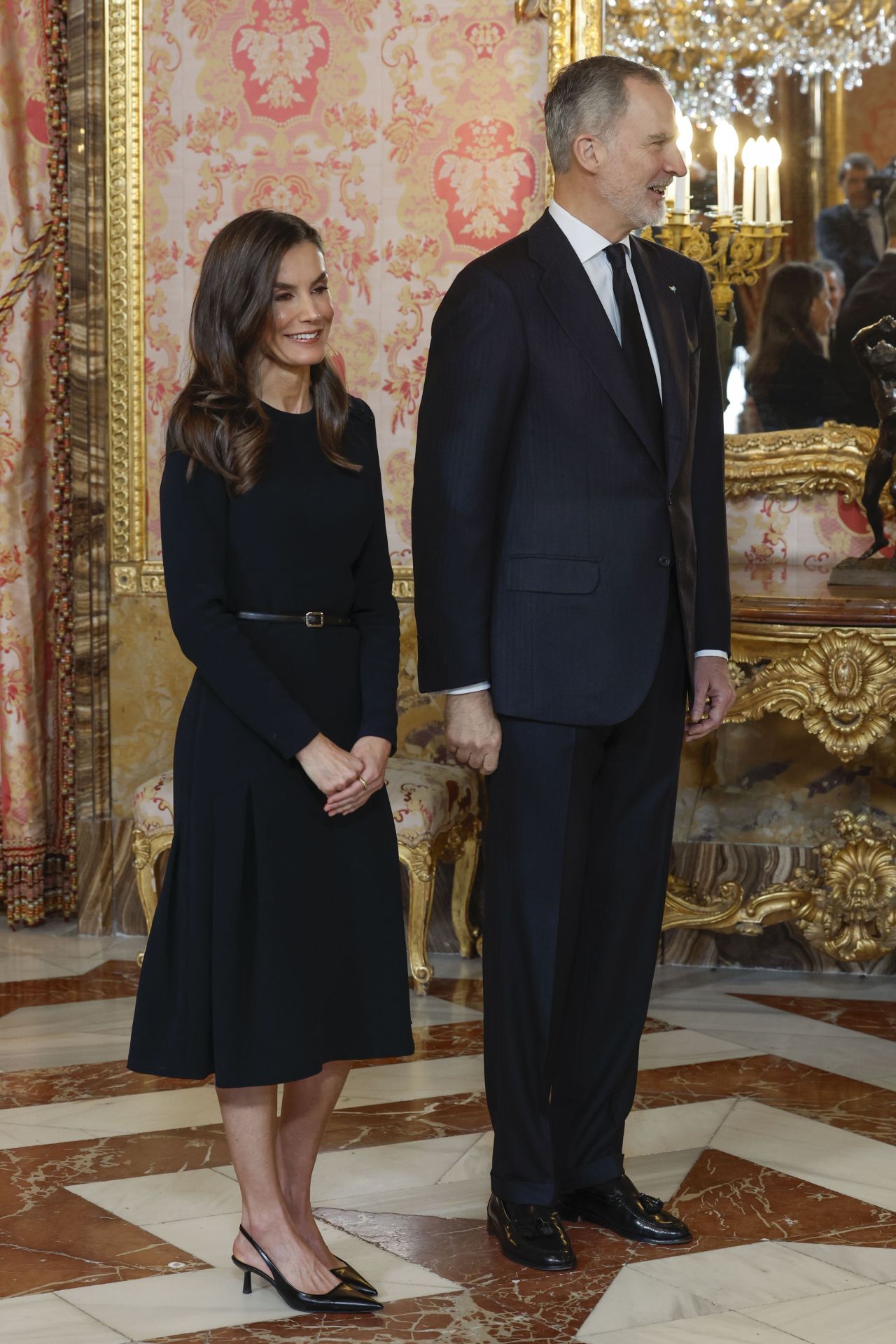 Letizia, de luto riguroso por la muerte del Papa en el almuerzo por el Premio &#039;Miguel de Cervantes&#039;