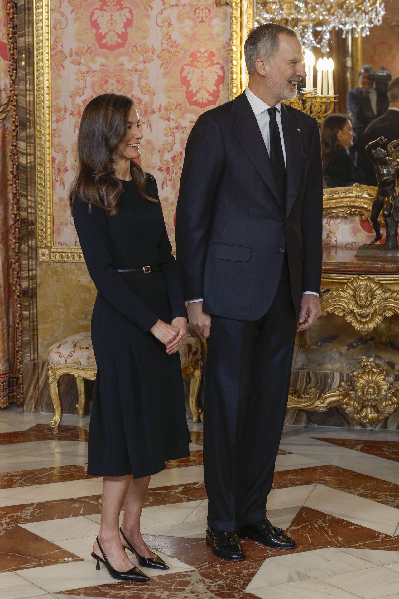 Letizia, de luto riguroso por la muerte del Papa en el almuerzo por el Premio &#039;Miguel de Cervantes&#039;