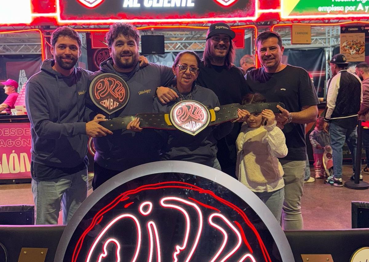 Imagen secundaria 1 - Arriba, los socios de Hundred, Álex González y Ezequiel Maldjian. A la izquierda, los socios de Pizza Combat, una de las últimas iniciativas gastronómicas que siguen la estela de The Champions Burguer. Abajo, los hermanos Carlos y Mario Gelabert, de The Fitzgerald Burger.