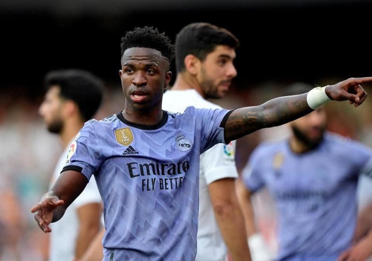 El documental de Vinicius da protagonismo al incidente que vivió en Mestalla: «Los fans del Valencia le gritan cánticos racistas»