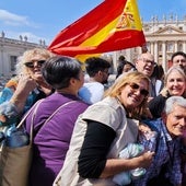 Grupo de la parroquia Nuestra Señora de la Asunción de Riba-roja, con el sacerdote Javier Grande al fondo.