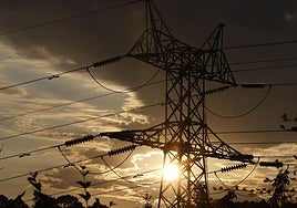 Una torre de transporte de energía perteneciente a red eléctrica, imagen de archivo.