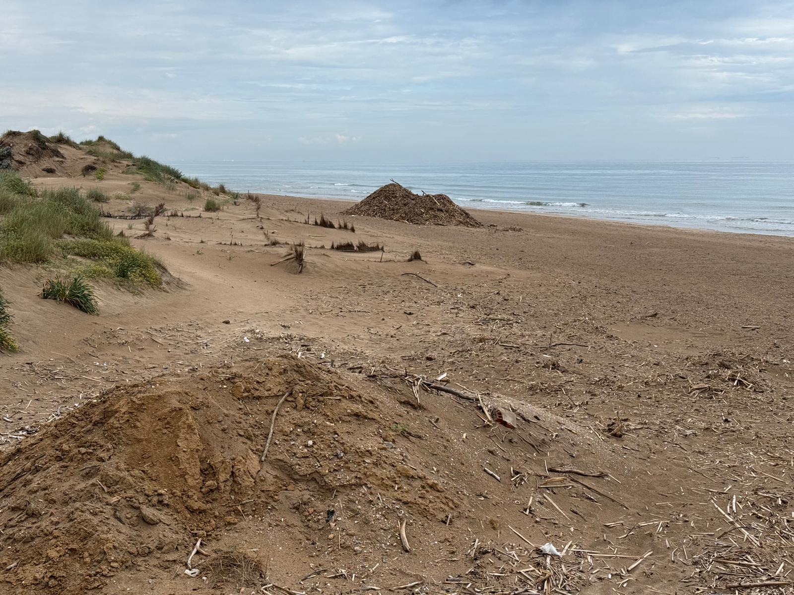 Sueca recomienda utilizar calzado para acceder a las playas