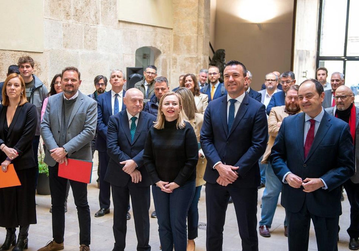 La Diputación convoca un acto por el 25 d'Abril tras el portazo de Les Corts