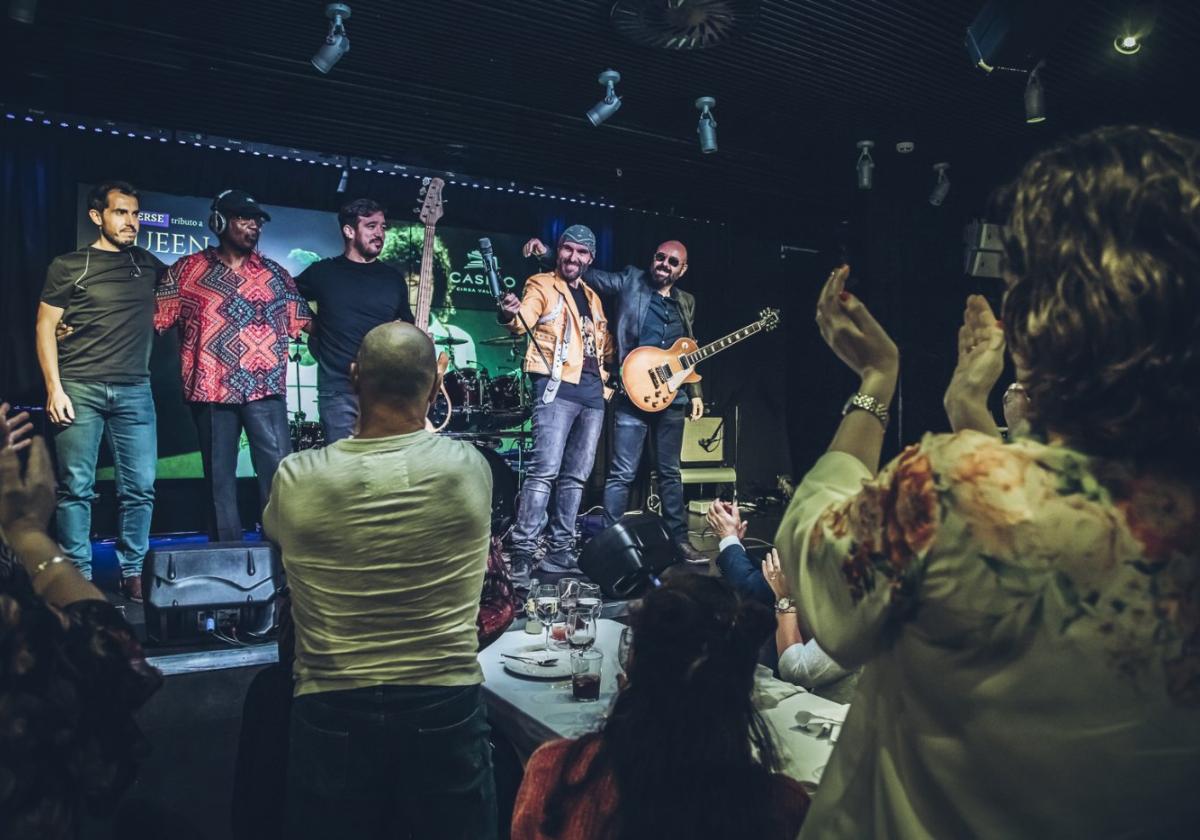Cena y mucho rock en el Casino Cirsa: homenaje a Queen sólo para valientes
