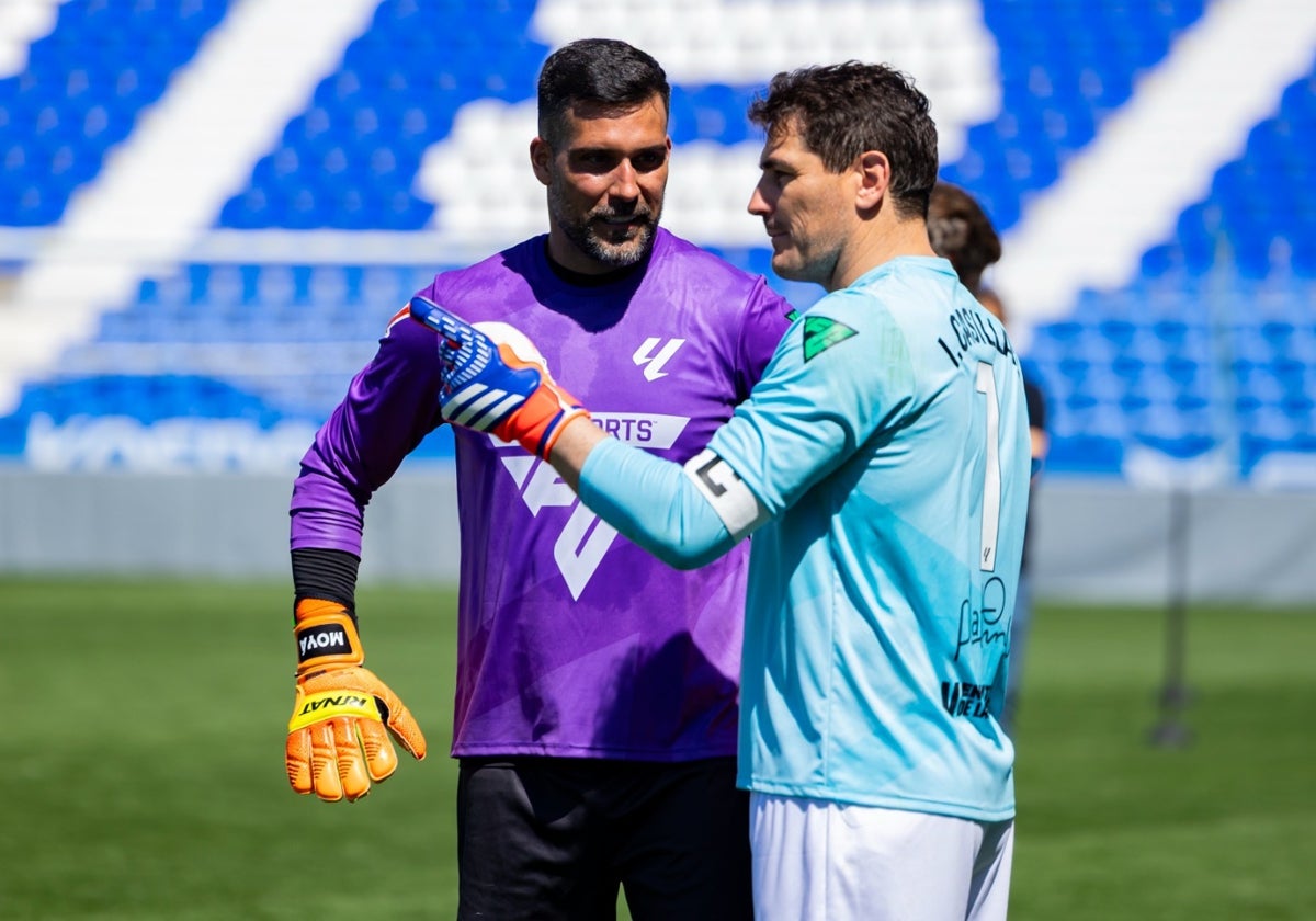 Miguel Ángel Moya, exjugador del Valencia junto a Iker Casillas.