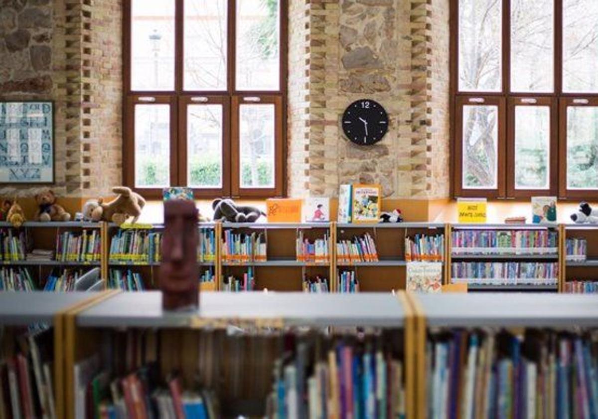La Biblioteca de la Dona de Valencia acoge la exposición «Las funambulistas», de Begoña Florido y Aurora Espín