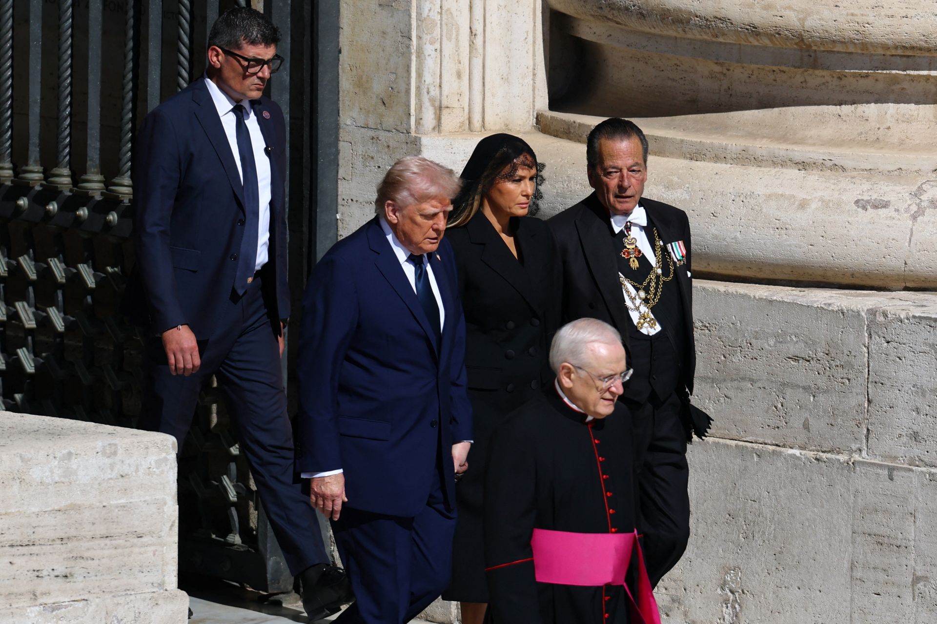 FOTOS | Las imágenes de Donald y Melania Trump en el funeral del papa Francisco