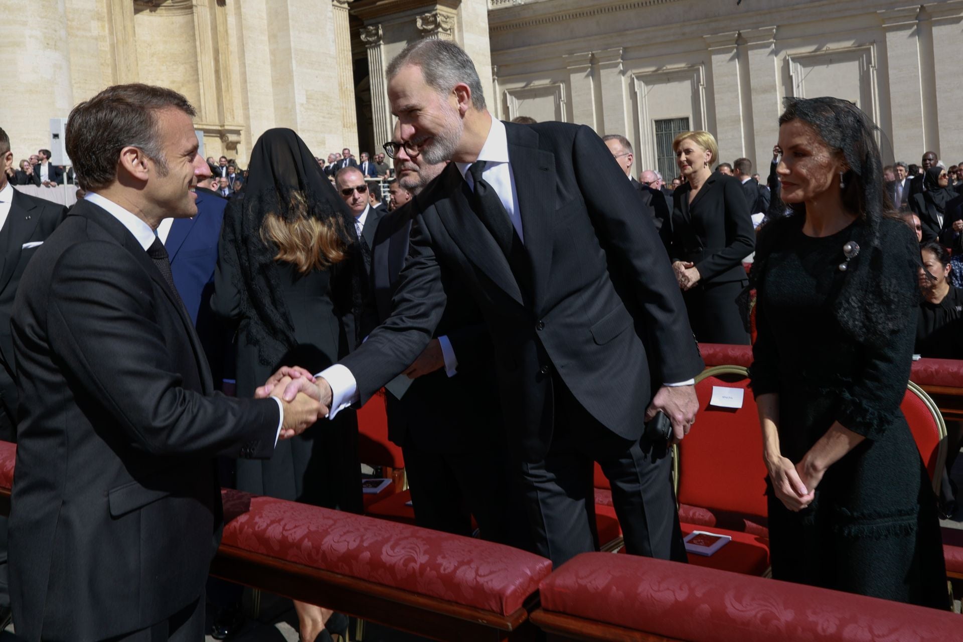 FOTOS | Todas las imágenes de los reyes Felipe y Letizia en el funeral