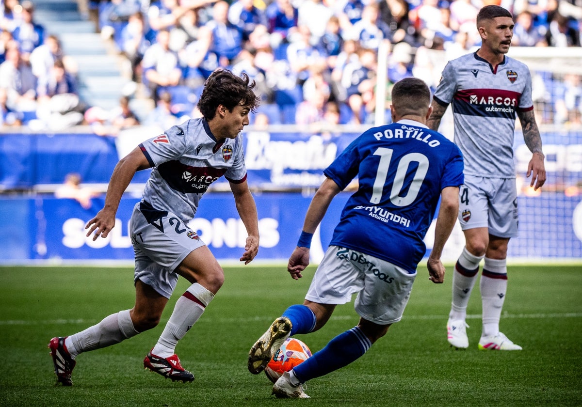 El Levante pierde algo más que tres puntos en Oviedo: Carlos Álvarez, tocado
