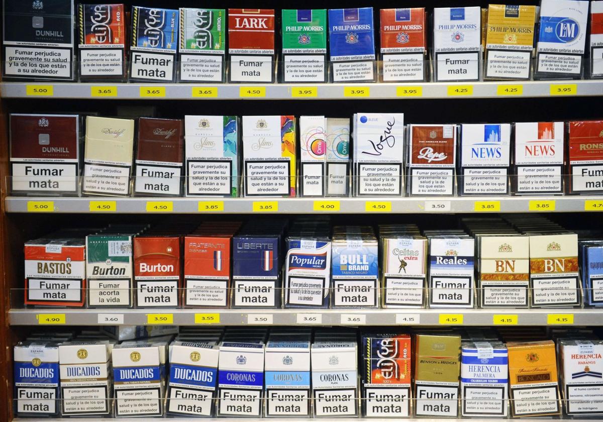 El precio del tabaco cambia desde este sábado en decenas de marcas