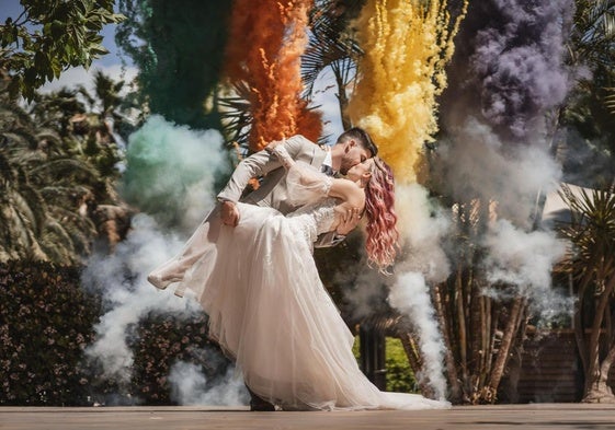 Hernán Ros y Nuria Adraos, tras la ceremonia civil.