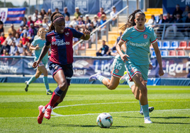 Ivonne Chacón, durante el transcurso del Levante-Atlético.