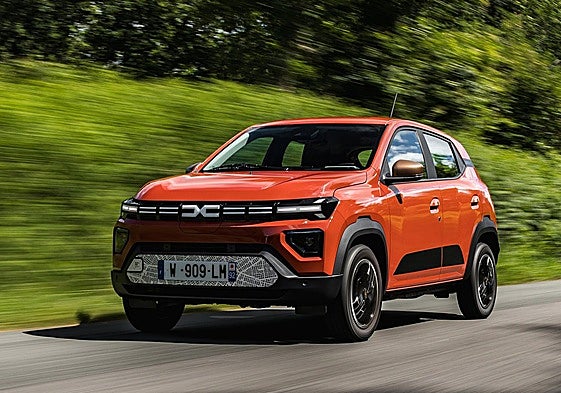 El Dacia Spring ha recibido un rediseño a nivel estético y notables mejoras en su nivel de equipamiento.