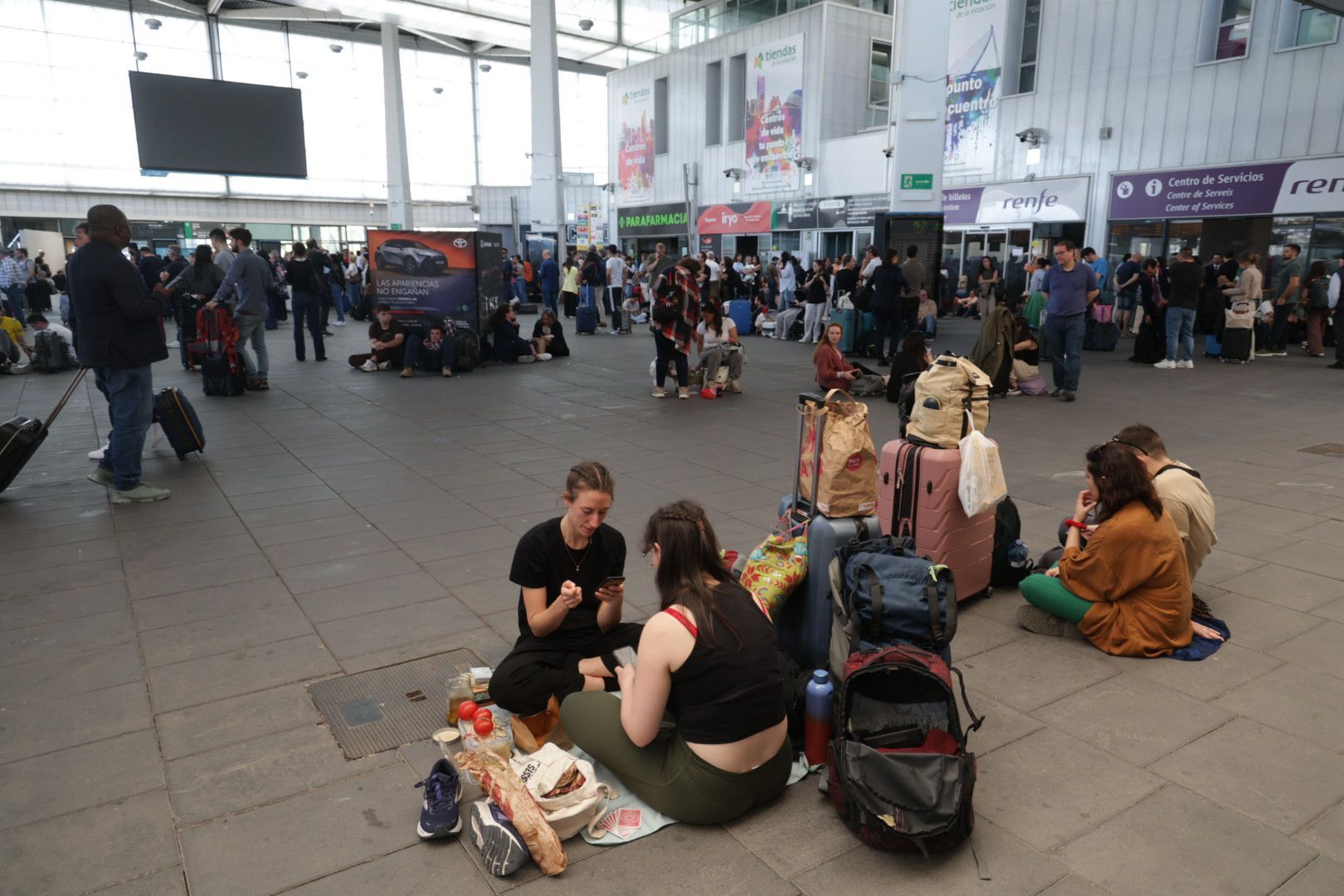 Trenes, metros, semáforos y hospitales de Valencia, afectados por el apagón