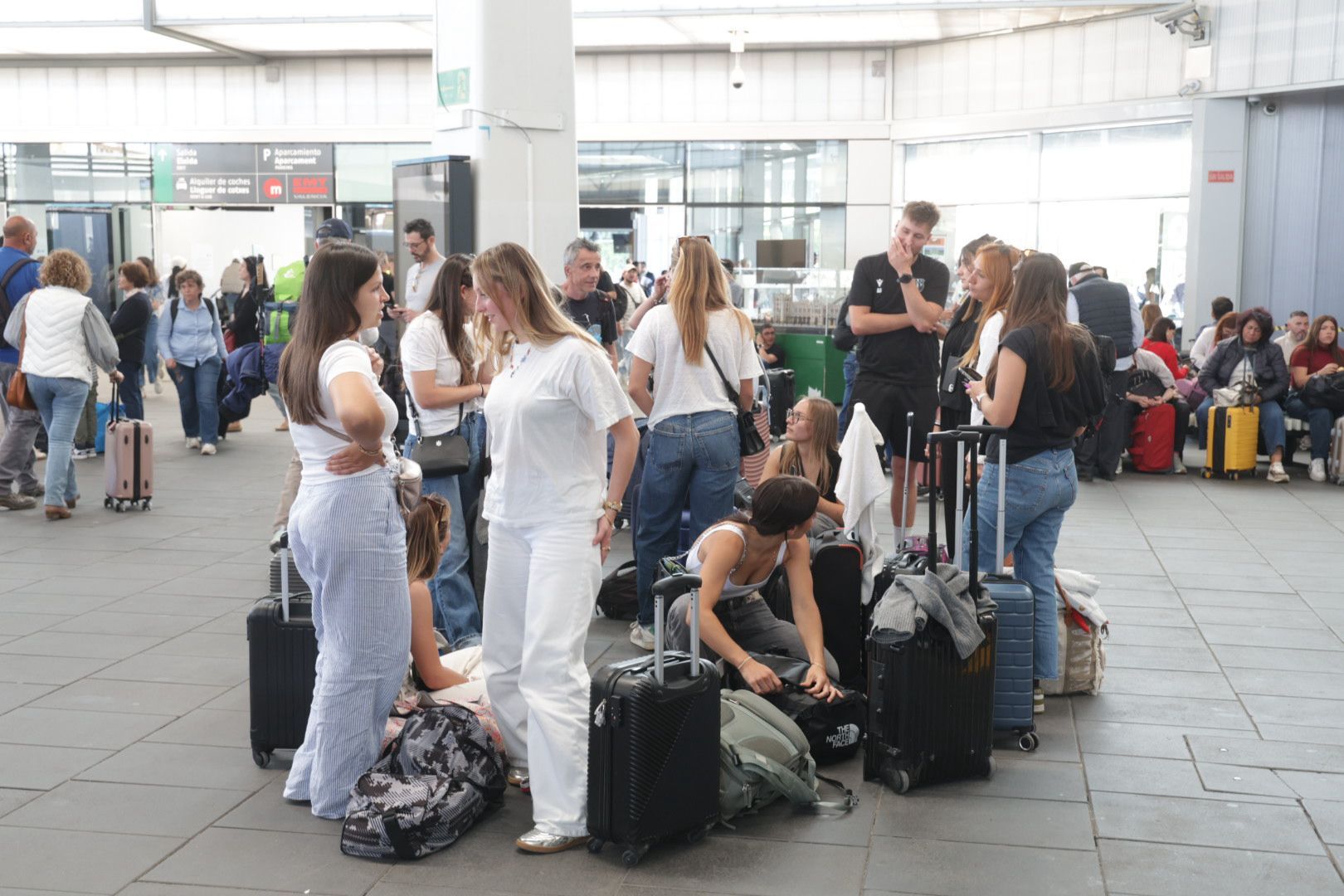 Trenes, metros, semáforos y hospitales de Valencia, afectados por el apagón